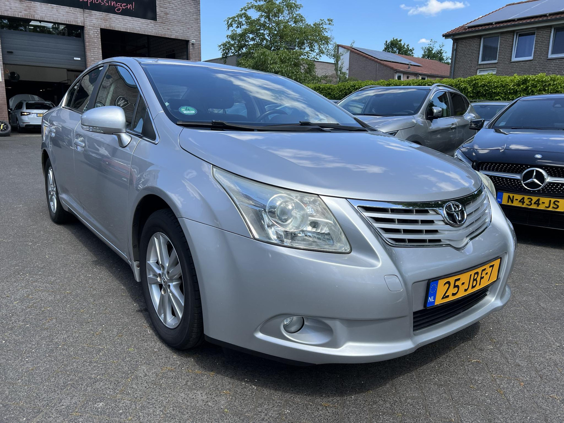 45082850-7.jpg